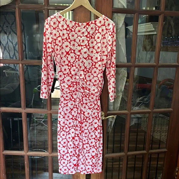 David Meister Red and White Plunge Neck Sheath Dress - Picture 4 of 6